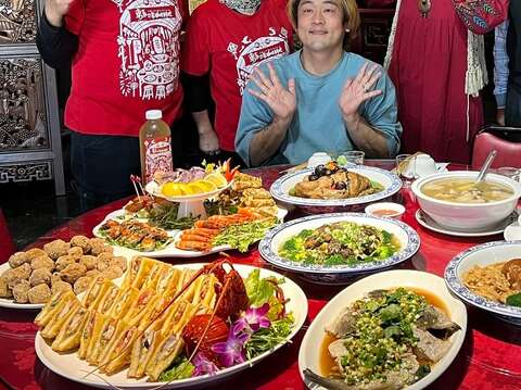日本知名大胃王蒞臨東香台菜海味料理