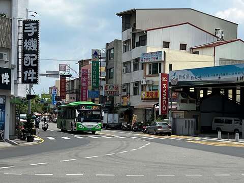 从新化转运站在转搭绿13支线公车就可到达虎头埤风景区