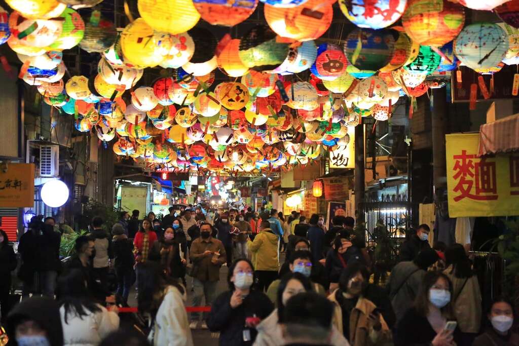 普济殿灯会街景