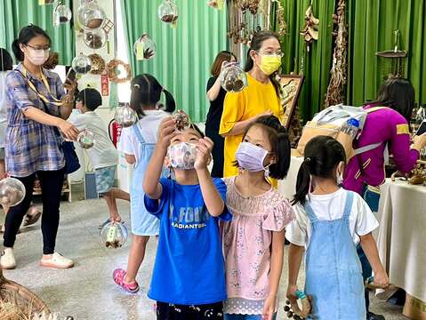 學員參觀國宅里種子館