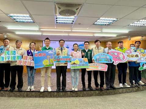 招商记者会全体大合影
