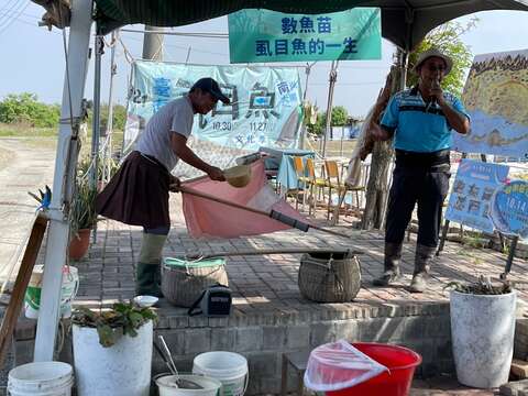 帶領新住民朋友一起聆聽虱目魚如何養殖