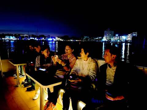 新加坡業者體驗運河遊船