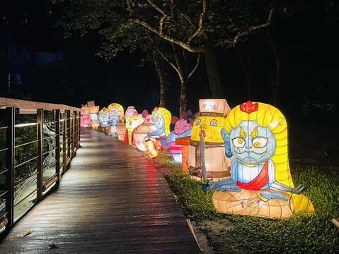 寶泉橋公園步道夜間燈飾