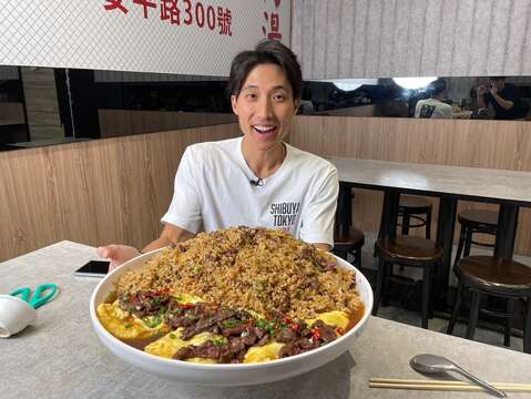 挑戰在地牛肉湯、炒飯