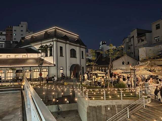 照片-西市场夜间热闹人潮(照片来源:台南市市场处)