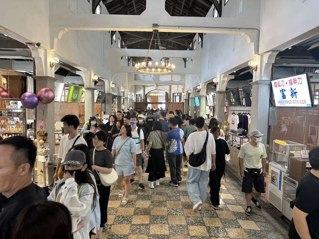 照片-西市场人潮盛况(照片来源:台南市市场处)