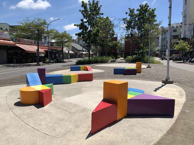 照片-台南彩虹地景(中西区-海安路-友爱街口与中正路口之中轴地带)2