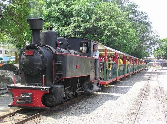 台糖烏樹林園區內的遊園列車