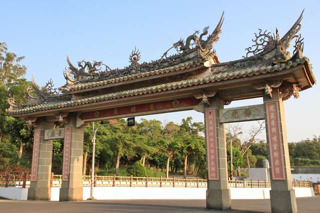 Chishan Longhuyan Temple(赤山龍湖巖)