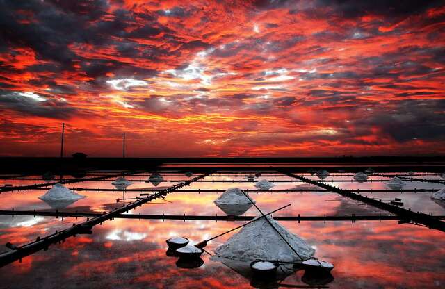 Jing Zhai Jiao Tile Paved Salt Fields(井仔腳瓦盤鹽田)