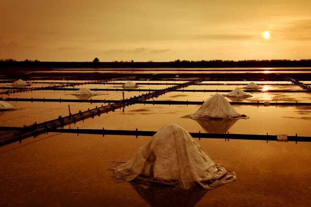 Jing Zhai Jiao Tile Paved Salt Fields(井仔腳瓦盤鹽田)