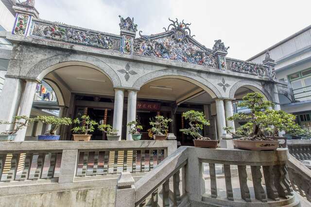 Chishan Longhuyan Temple(赤山龍湖巖)