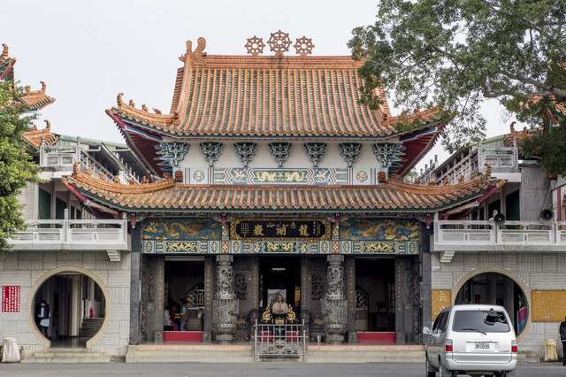 Chishan Longhuyan Temple(赤山龍湖巖)