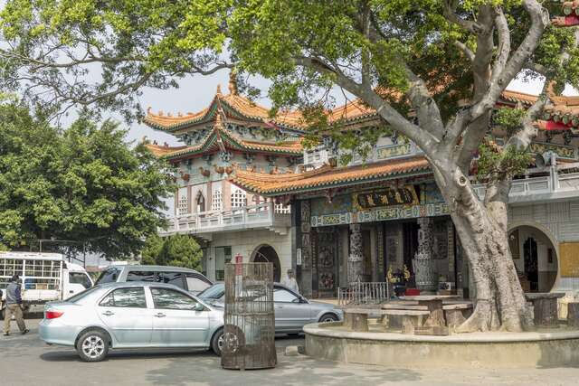 Chishan Longhuyan Temple(赤山龍湖巖)