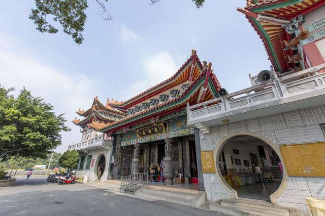 赤山龙湖岩是观世音菩萨台湾最早的开基道场