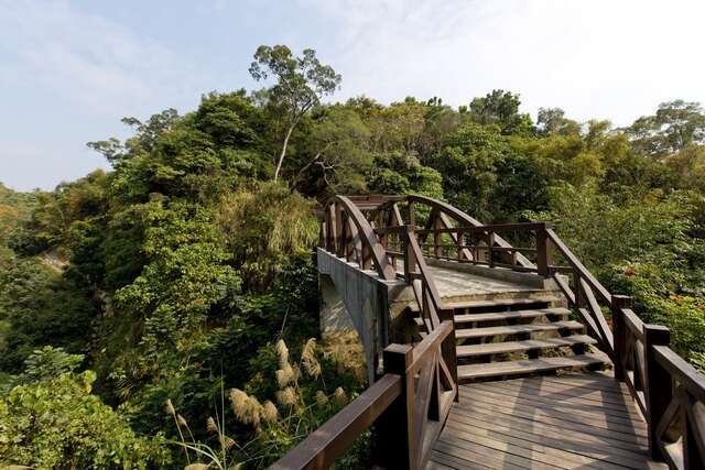 木制的思源桥也是虎形山公园的特色之一