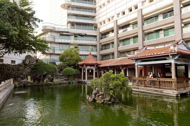 Wu Family Garden (Former Tainan Public Hall)(吳園(原台南公會堂))