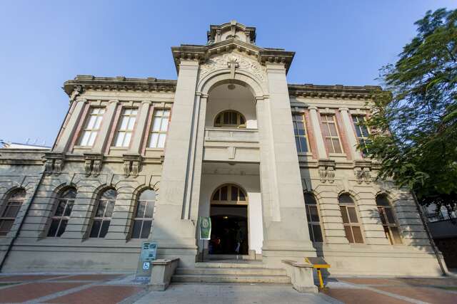 Wu Family Garden (Former Tainan Public Hall)(吳園(原台南公會堂))