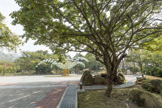 링딩공원(嶺頂公園)