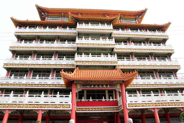 Dong Long Temple Cultural Center(東隆宮文化中心)