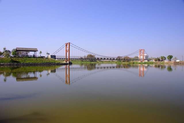링보 현수교(凌波吊橋)
