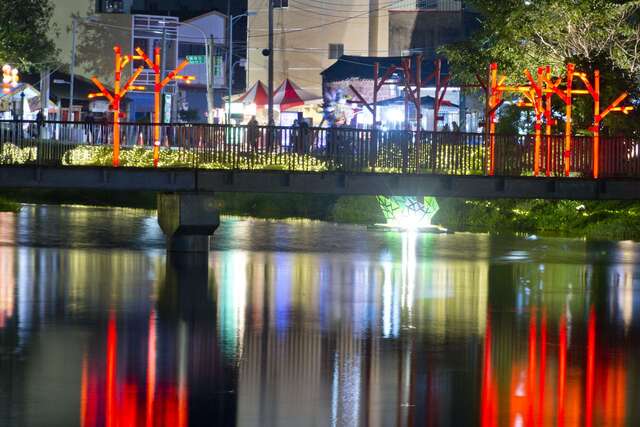 月津港燈節燦爛倒影成為台南春節的亮點