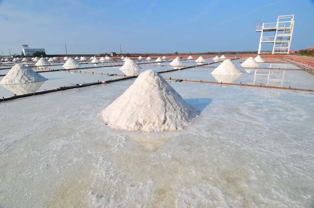 Jing Zhai Jiao Tile Paved Salt Fields(井仔腳瓦盤鹽田)