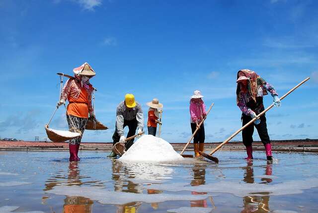 Jing Zhai Jiao Tile Paved Salt Fields(井仔腳瓦盤鹽田)