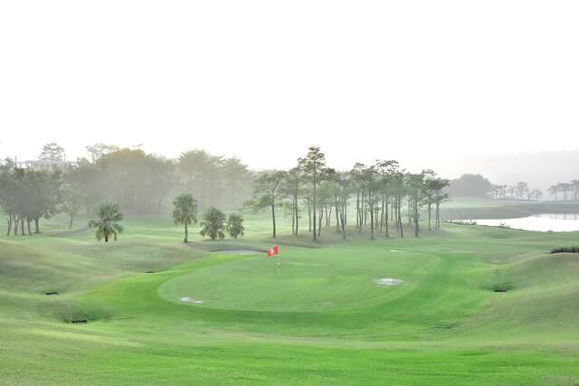 Bombax Golf Country Club(斑芝花高爾夫俱樂部)