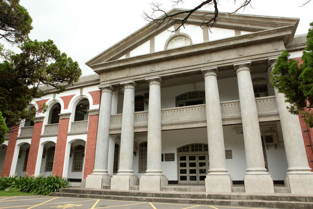 成功大学旧文学院及び大成館（旧日本軍歩兵第二連帯営舎）