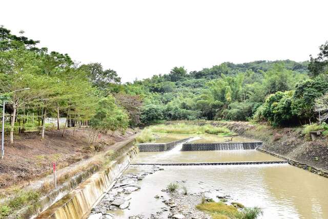 Liuchong Riverbank Park (六重溪親水公園)