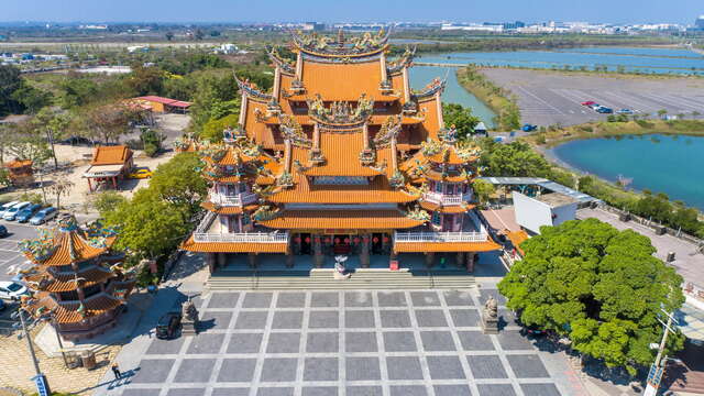 Overlooking the Sicao Dazhong Temple