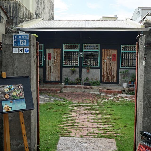 「大銃街」と呼ばれてた台南自強街は百年超えの古い建築が隠れています。この辺りは以前のような賑やかな雰囲気ではないだが、新鋭デザイナ...