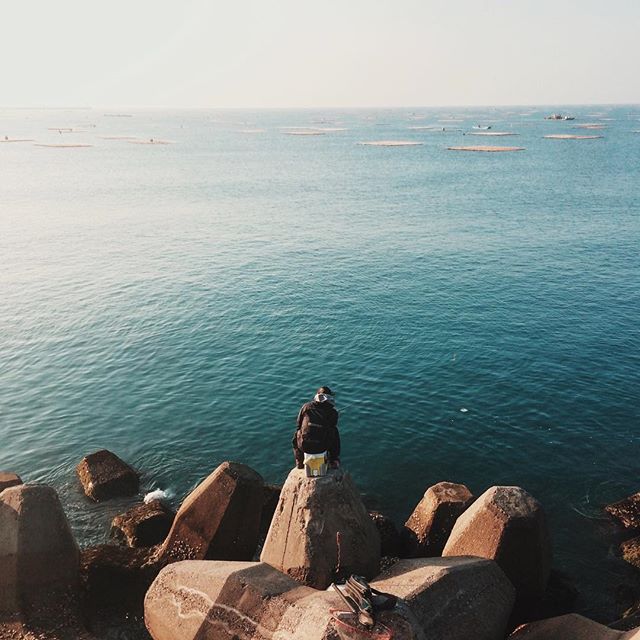 台南散策：漁光島。向こう安平老街の賑やかさに反して、海を眺めながら場所違いのような錯覚で、より深く静かな漁光島を感じれます。きっと...