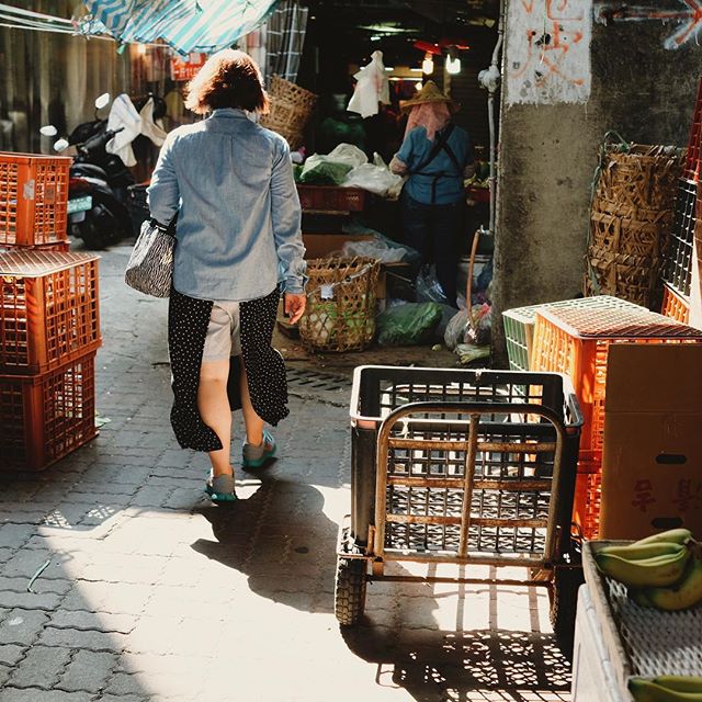 台湾の人々の生活は昔から廟を中心にして、広がって賑わっています。朝水仙宮市場に入り、目につく光景は普段地元の方が買い物される日常で...