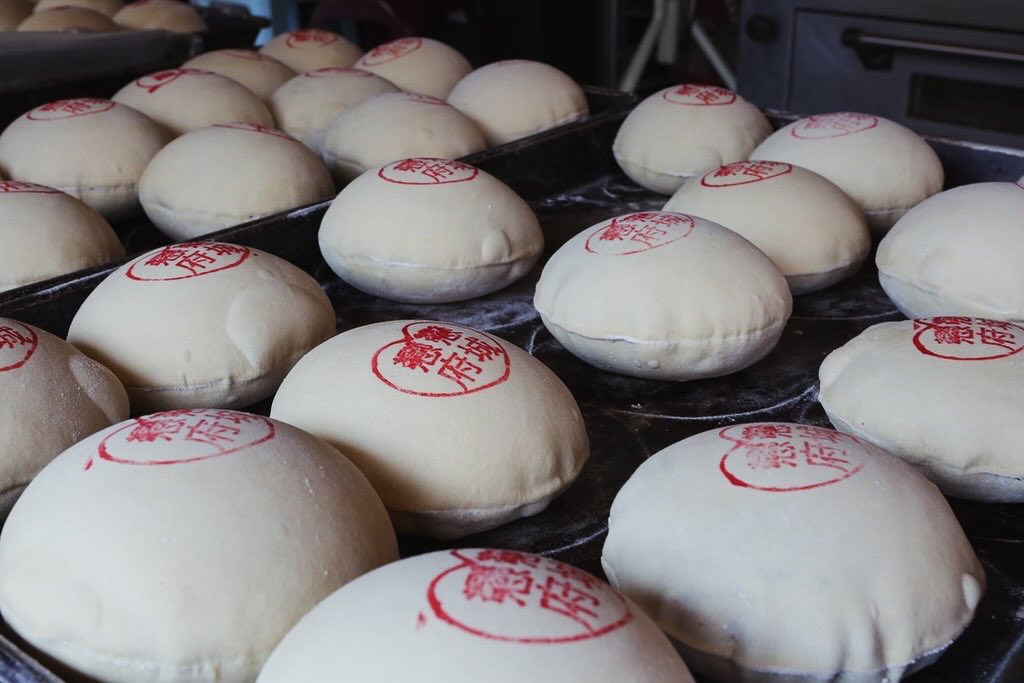 台南のローカルスイーツといえばこれ!. ○「椪餅(ポンビン)」をご存じですか?加熱すると中の糖蜜がふくらみ、外はカリッと、中は空洞...