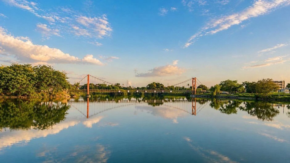 #台南水辺のスロー旅官田・葫蘆埤(フールーピー)自然公園台南・官田にある葫蘆埤自然公園は、水辺の景色と緑に囲まれた、のんびり過ごせ...