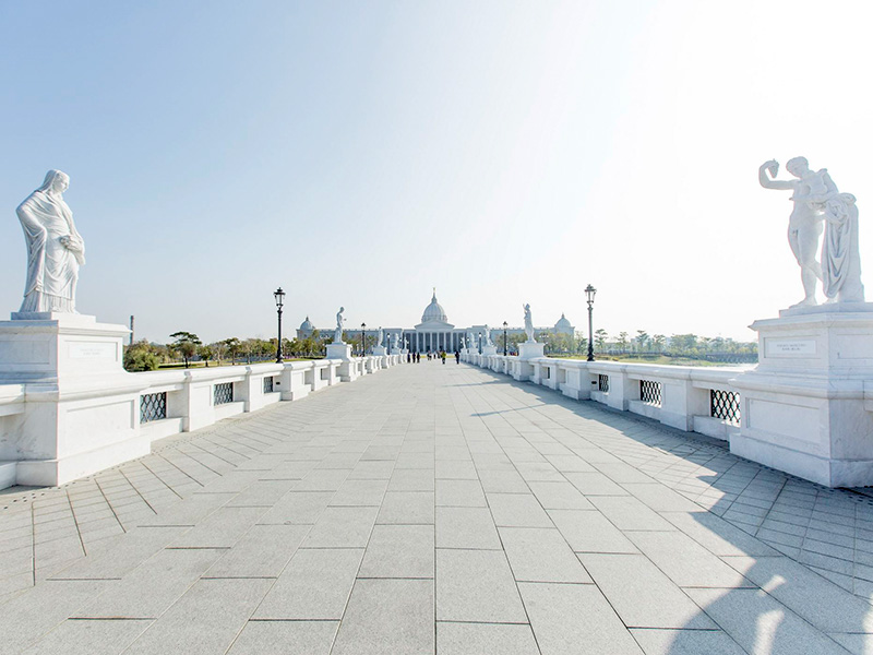 Most economical way to tour Tainan