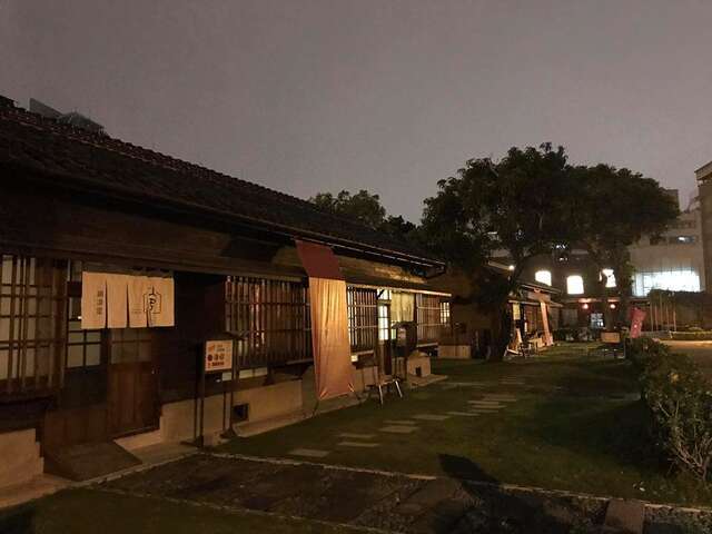 納涼屋晚上