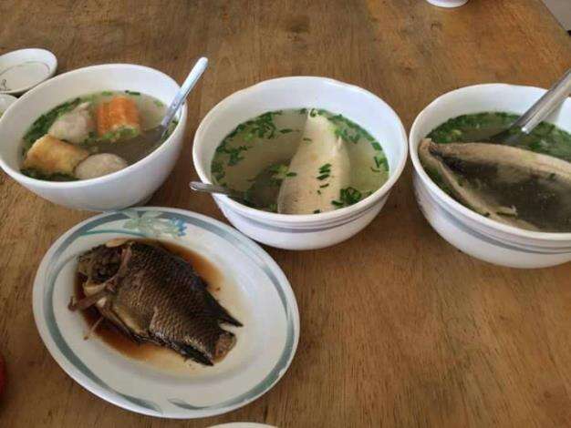 芳記肉燥飯-魚肚湯