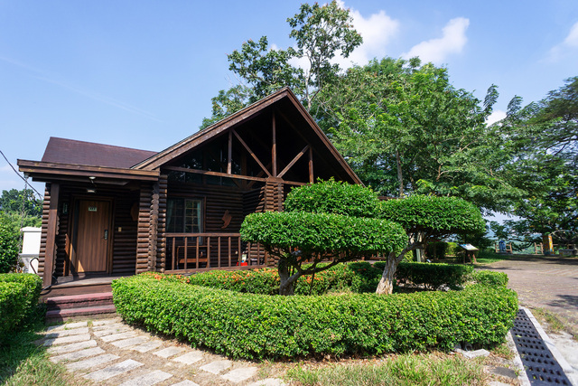 柳营尖山埤渡假村 - 原木屋