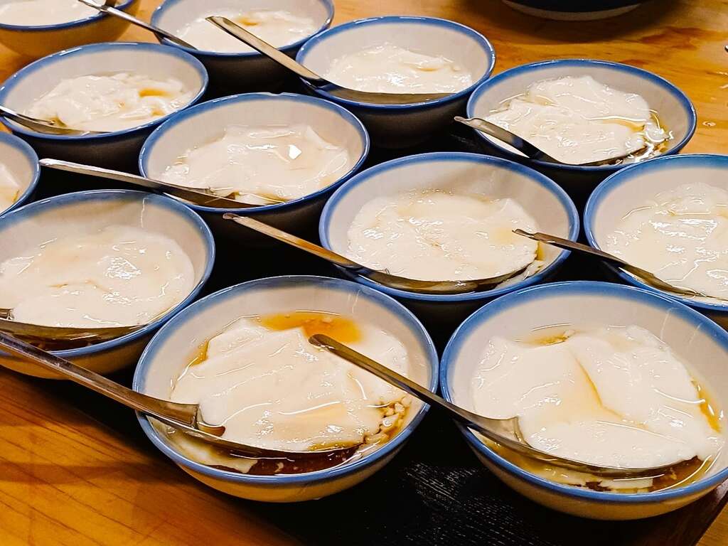 鹹甜引路臺南味」信義街上新地標，「筑馨居豆花」回到舊日臺灣，嘗一碗手工古早味豆花