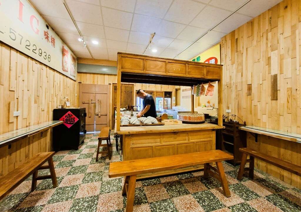 「鹹甜引路臺南味」信義街上新地標，「筑馨居豆花」回到舊日臺灣，嘗一碗手工古早味豆花