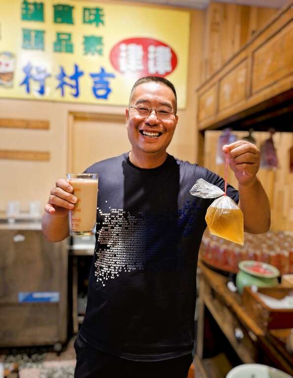 「鹹甜引路臺南味」信義街上新地標，「筑馨居豆花」回到舊日臺灣，嘗一碗手工古早味豆花