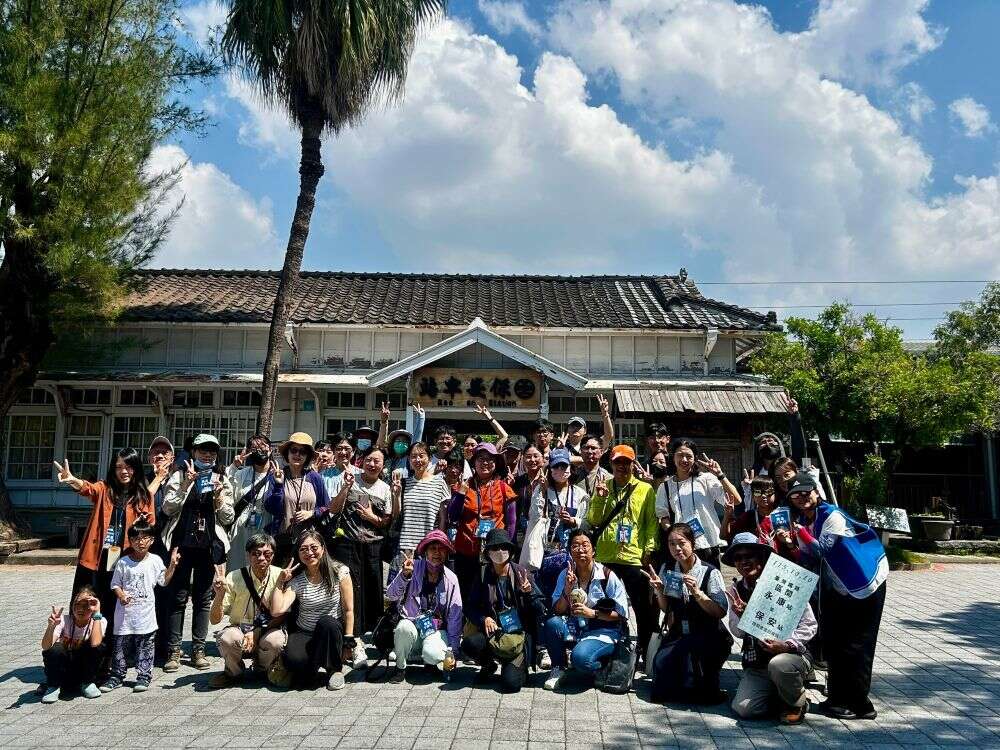 把握國慶連假！臺南百年月台邀旅客留下珍貴合影 拍照打卡再送限量紀念椪餅