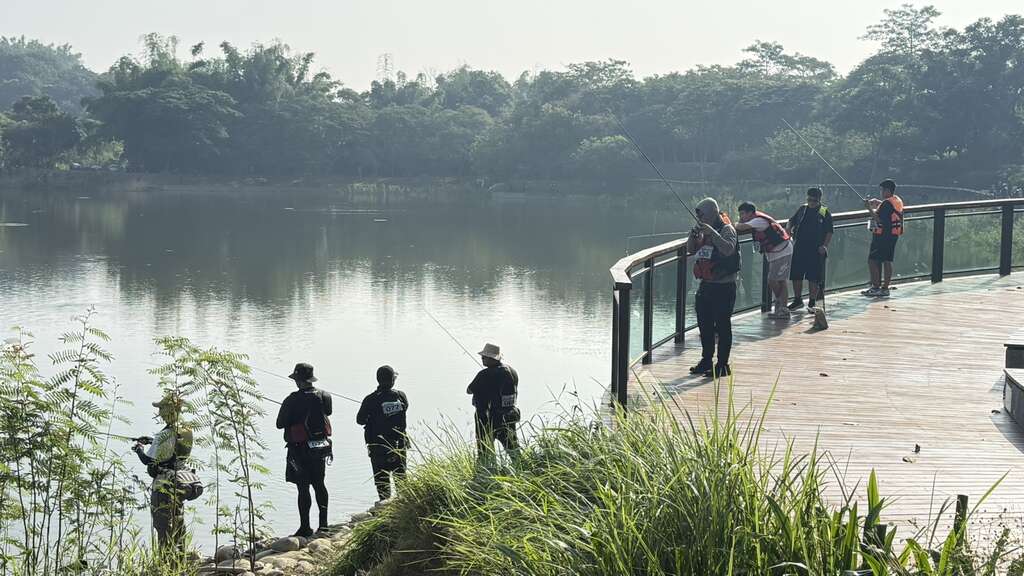 搭太陽能船、電動拉拉車、路亞生態釣魚！虎頭埤水與綠減碳體驗日登場　邀全民感受低碳旅遊新生活
