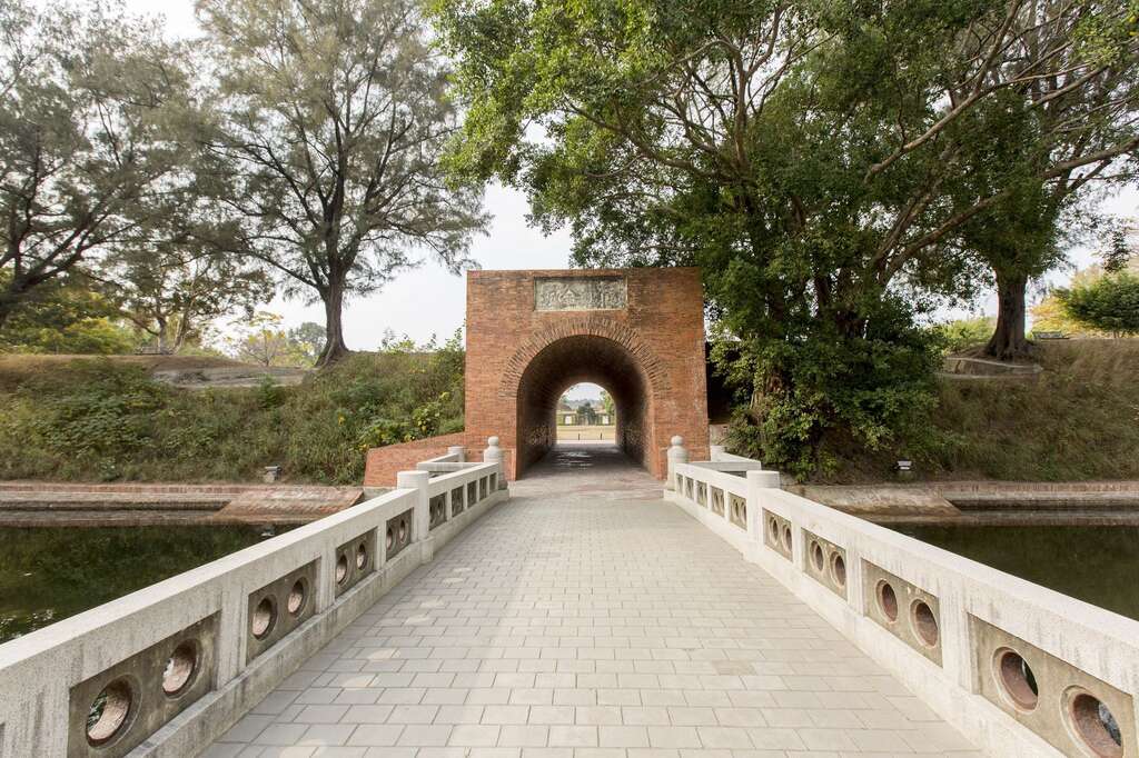 Eternal Golden Fort Erkunshen Fortress 億載金城 二鯤鯓砲台 Tainan Travel