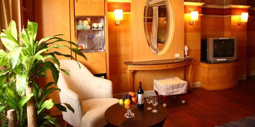 Hotel 台南国妃鹰堡健康馆taiwan En Hrs Con Servicios Gratuitos