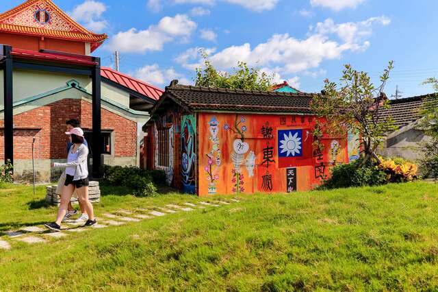 洪通故居彩繪村